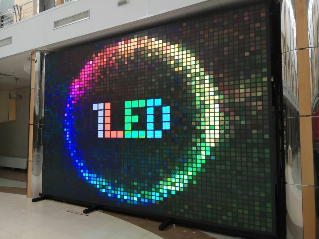 Яка різниця між внутрішніми та зовнішніми LED екранами?